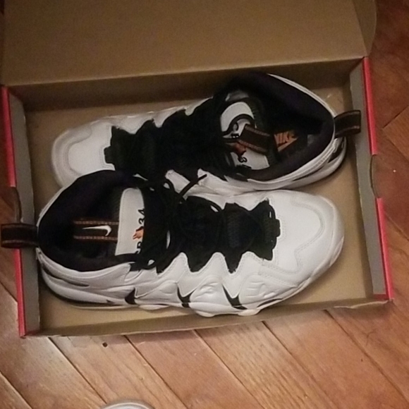 Shoes - Picture 2 of 3